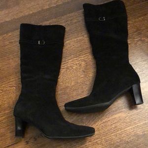La Canadienne black suede boots